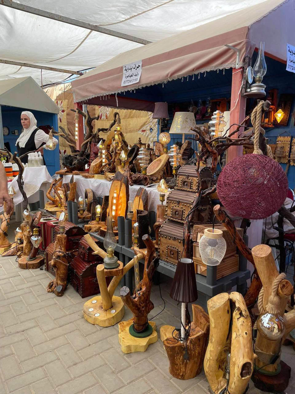 جرش: معرض حكاية تحفة يوظف مخلفات الطبيعة بإبداعات فنية تراثية