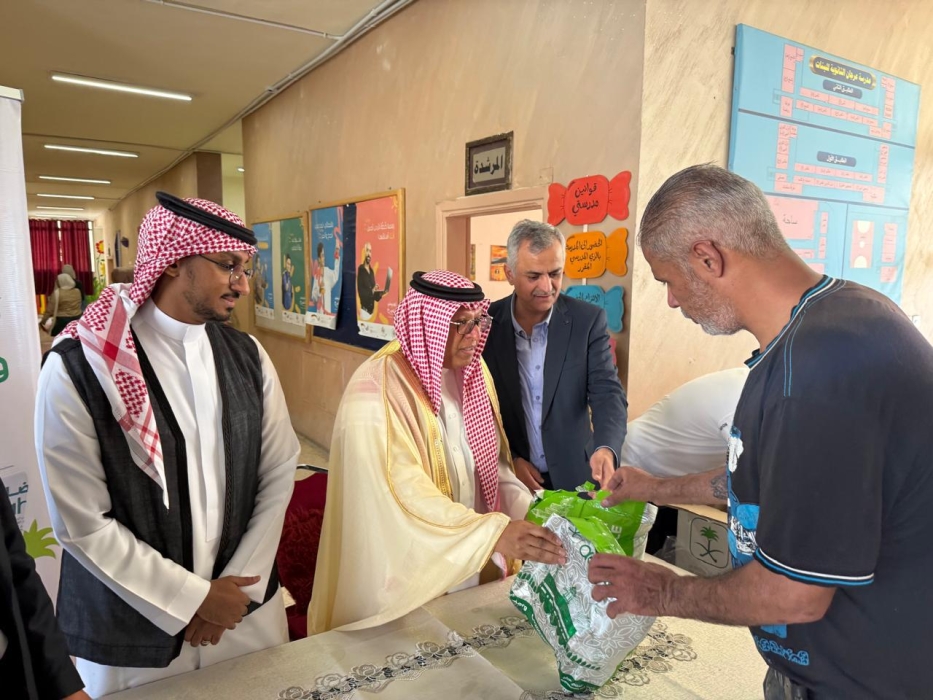 توزيع لحوم الأضاحي من  سفارة المملكة العربية السعودية  في الأردن