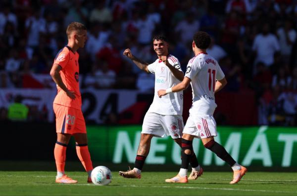 برشلونة يخسر صدارة الليجا لريال مدريد بعد سقوطه برباعية