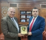 رئيس جامعة البلقاء التطبيقية يكرّم الدكتور أحمد السلامة عيّال عوّاد بمنحه درع التميّز الإداري
