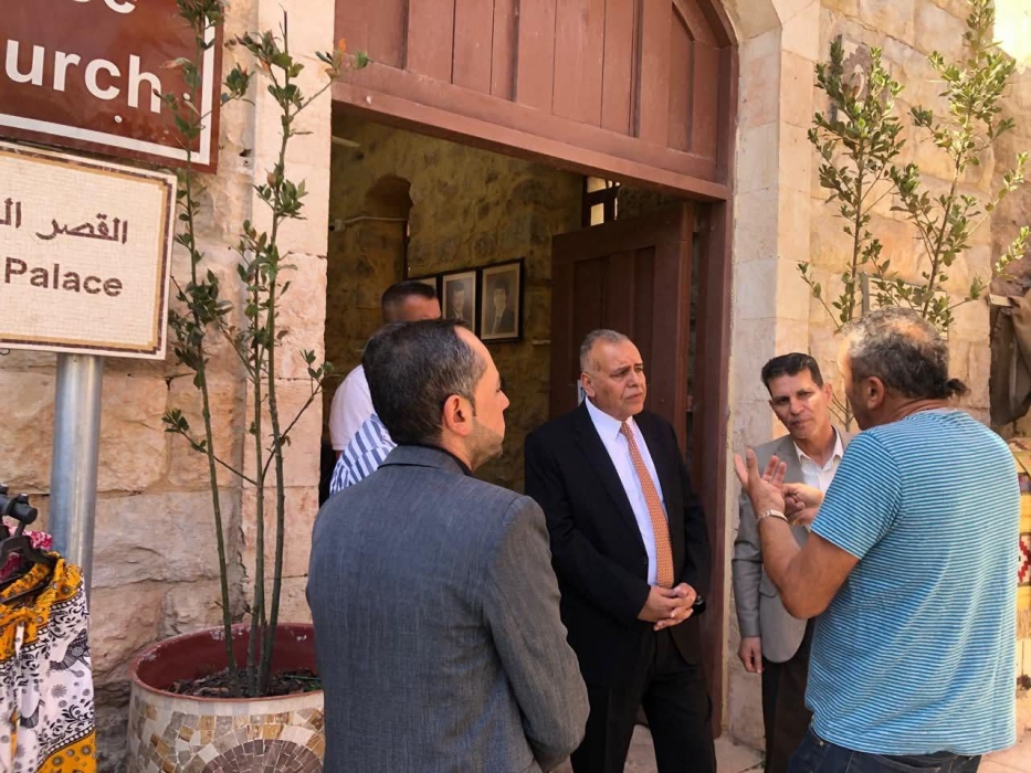 محافظ مادبا يطلع على الواقع السياحيوالخدمي في سط المدينة