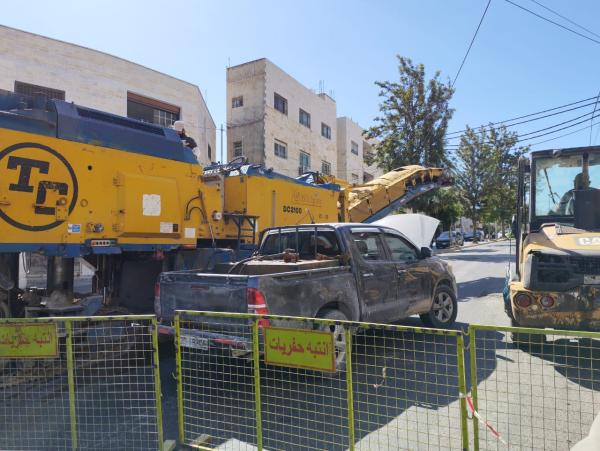 بلدية إربد تباشر تعبيد شارع الأمير محمد في الرابية