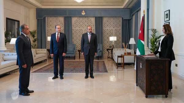 رئيس مجلس مفوضي تنظيم الاتصالات تؤدي القسم القانوني