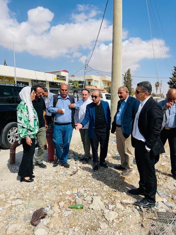 وزير الإدارة المحلية يتفقد عددًا من بلديات محافظة الكرك