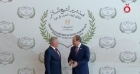 الملك يصل مقر قمة شرم الشيخ للسلام في مصر