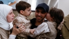 وصول أولى حافلات الأسرى الفلسطينيين المحررين إلى رام الله