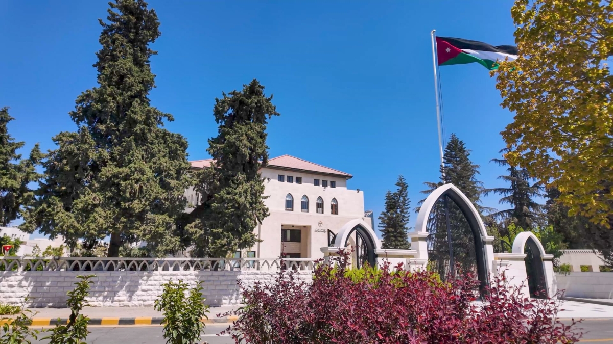 رئيس الوزراء يؤكِّد ضرورة الجاهزيَّة العالية والتَّكامل والتَّنسيق بين جميع المؤسَّسات المعنيَّة استعداداً لفصل الشتاء