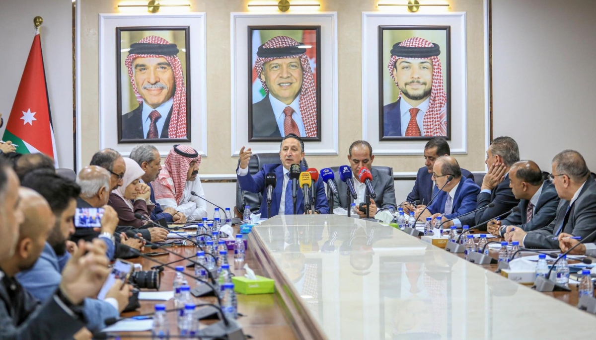 العمل النيابية تطالب بالعودة إلى التوقيت الشتوي وتحذر من أضرار تثبيت التوقيت الحالي