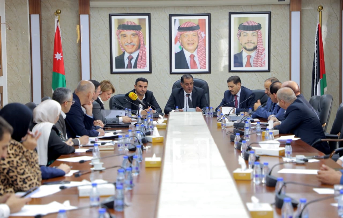 الإدارية النيابية تناقشآليات التعيين من مخزون هيئة الخدمة والإدارة العامة