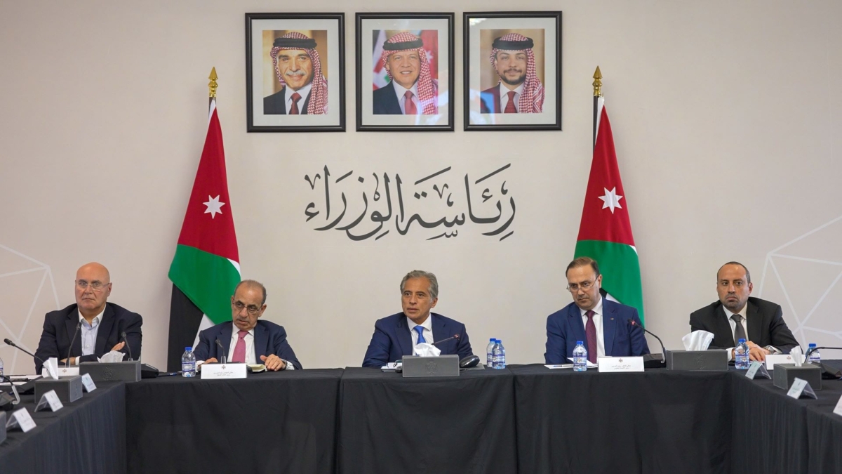 رئيس الوزراء يلتقي عدداً من الإعلاميين والصحفيين ضمن سلسلة لقاءات تواصلية يعقدها مع مختلف وسائل الإعلام