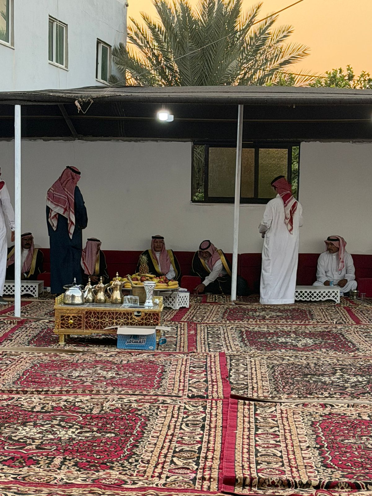  النائب ابو تايه يشكر أبناء المرحوم الشيخ عزام سحمان الفتنه على حسن الضيافة و الاستقبال ..فيديو
