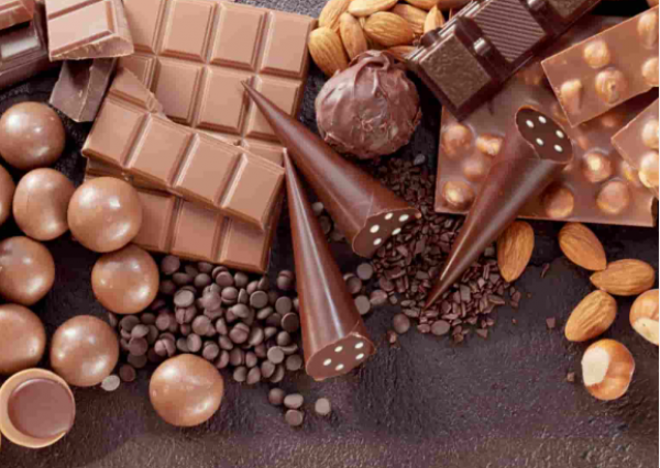 حلوى أقل ضرراً .. الشوكولاتة الداكنة والمكسرات