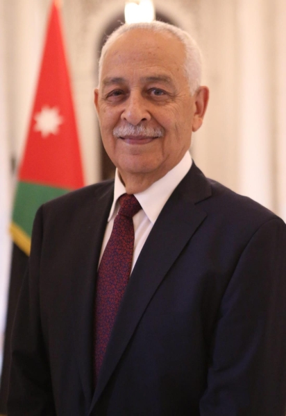 مندوبا عن الملك وولي العهد.. العيسوي يعزي آل العثمان