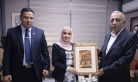 الرواشدة يكرم  موظفة في الوزارة تقديرًا لجهودها