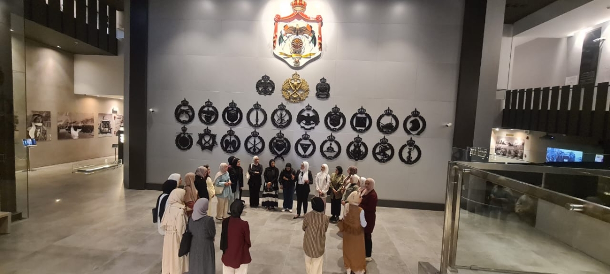 مركز شباب وشابات عجلون النموذجي ينظم زيارة إلى إدارة حماية الأسرة وصرح الشهيد