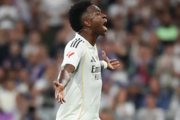 فينيسيوس يعتذر عن غضبه في الكلاسيكو: روحي تنبع من حبي للفريق