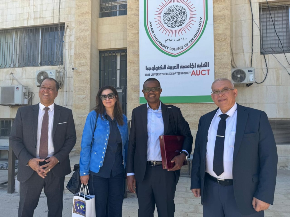 الخبير الدولي في الذكاء الاصطناعي والتسويق يحاضر في  الكلية الجامعية العربية للتكنولوجيا