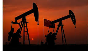 النفط يتراجع رغم خفض ترمب للرسوم الجمركية على الصين