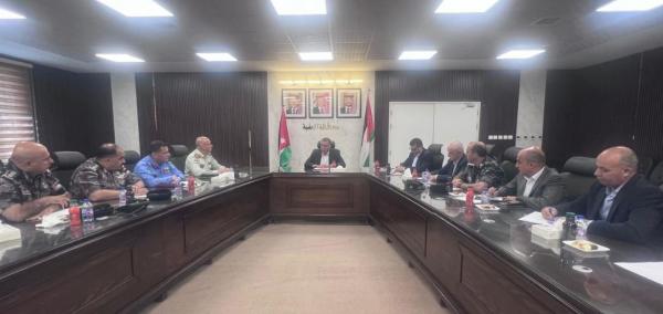 وزير الداخلية يزور دار محافظة العقبة ويجتمع مع مجلسها الأمني