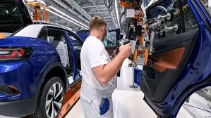 استطلاع ألماني: أكثر من ثلث الشركات تخطط لتسريح موظفين في 2026