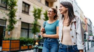 المشي في الطبيعة أم بالشوارع.. أيهما أفضل للصحة؟