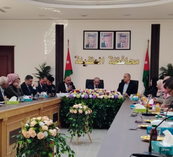 وزير الإدارة المحلية يتفقد بلديات الطفيلة