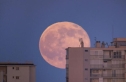 لماذا سيبدو البدر أكبر وأسطع قمر مكتمل في العام مساء الأربعاء؟