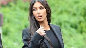 كيم كارداشيان تُحمّل شات جي بي تي مسؤولية فشلها في اختبارات القانون