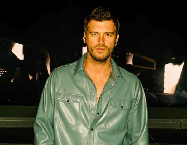 تصرف كيفانش تاتليتوغ في جنازة والد صديقه يخطف القلوب