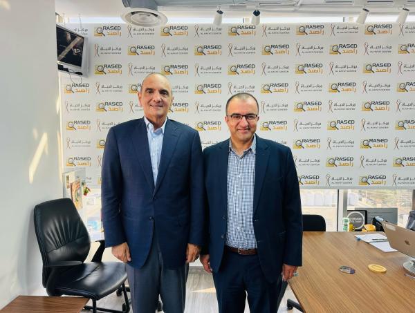 الخصاونة يزور مركز راصد ويشيد بادائه