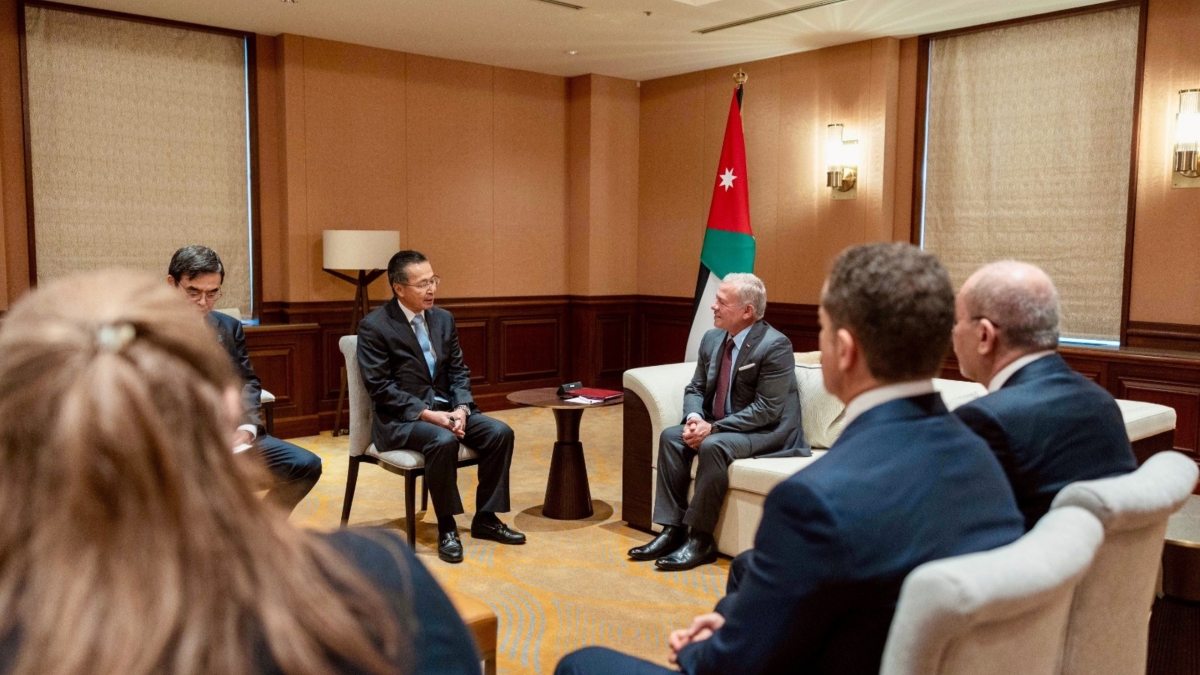 الملك يلتقي رئيس منظمة التجارة الخارجية اليابانية ويدعو لبحث إنشاء نافذة استثمارية مشتركة