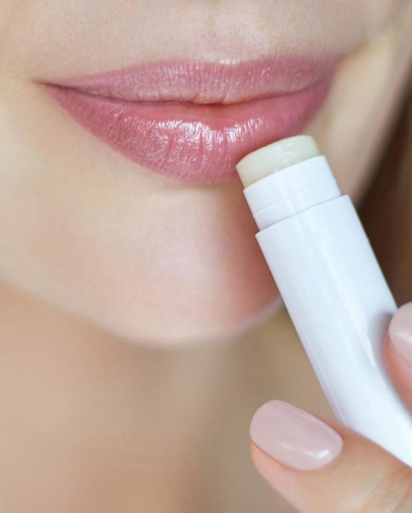زيوت الشفاه أم الغلوس؟ .. اكتشفي البطل الحقيقي لترطيب شفتيكِ