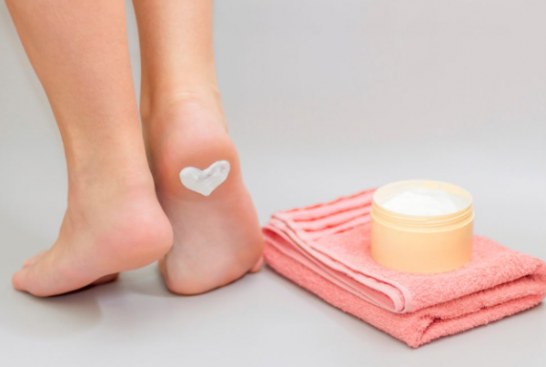 وداعاً لتشقق القدمين .. وصفات منزلية بسيطة