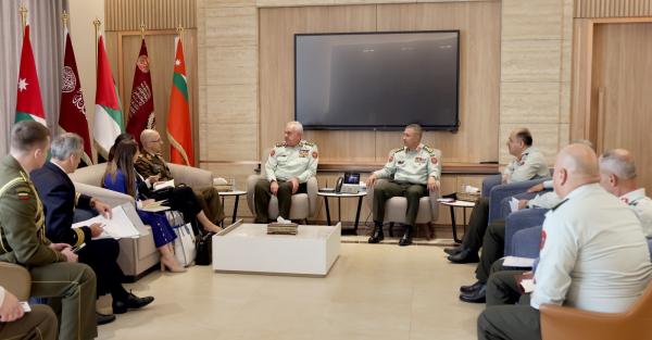 الحنيطي يستقبل المدير العام للجنة العسكرية في قيادة حلف الناتو