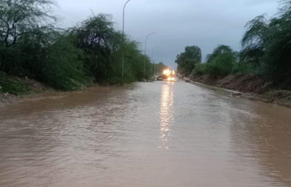 اعادة فتح طريق العدسيةالشونة الشمالية بعد انهيار أتربة جراء الأمطار