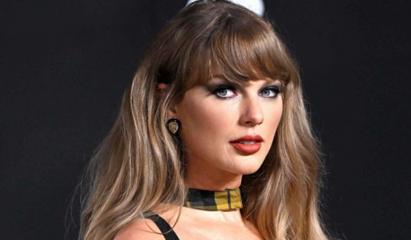 لماذا سافرت تايلور سويفت سرا إلى لندن؟
