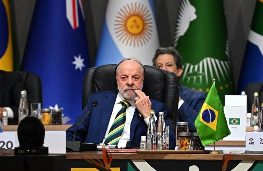 رئيس البرازيل يعرب عن قلقه من الوجود العسكري الأمريكي في البحر الكاريبي