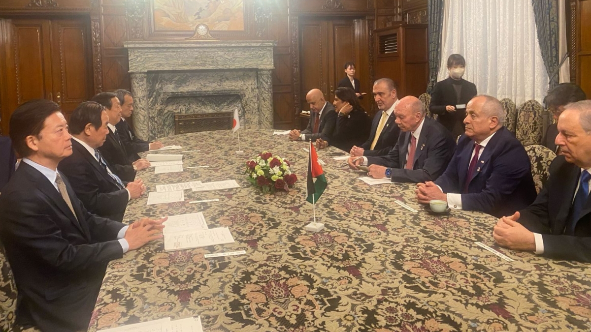 الفايز يُجري مباحثات مع رئيس مجلس النواب الياباني في طوكيو