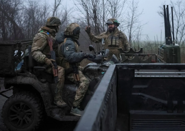 أوكرانيا تتهم الجيش الروسي بإعدام 5 أسرى حرب