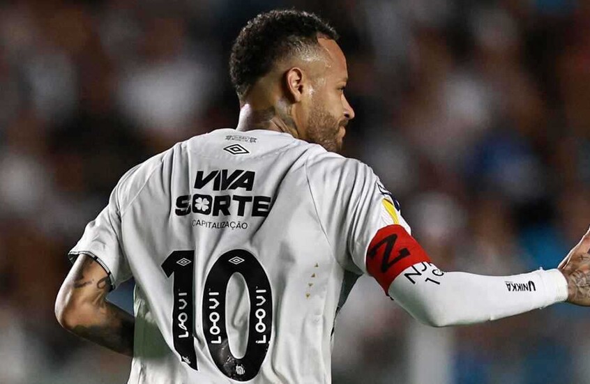 متجاهلا إصابته.. نيمار يسجل ويصنع ليقود سانتوس لفوز عريض في الدوري البرازيلي (فيديو)