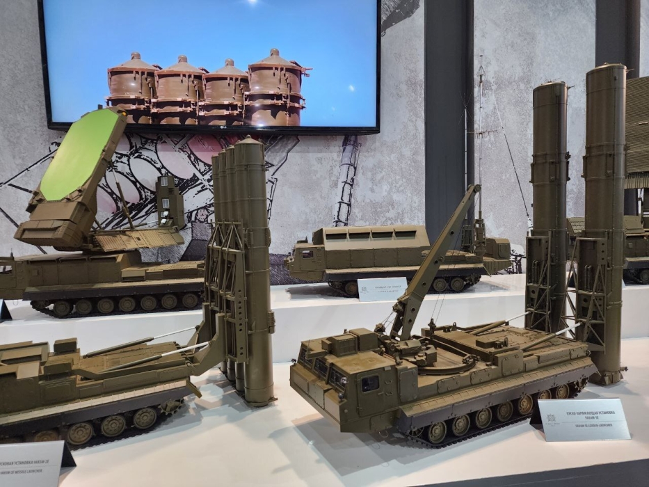 صواريخ إس 400 الروسية تظهر لأول مرة في مصر (صور)