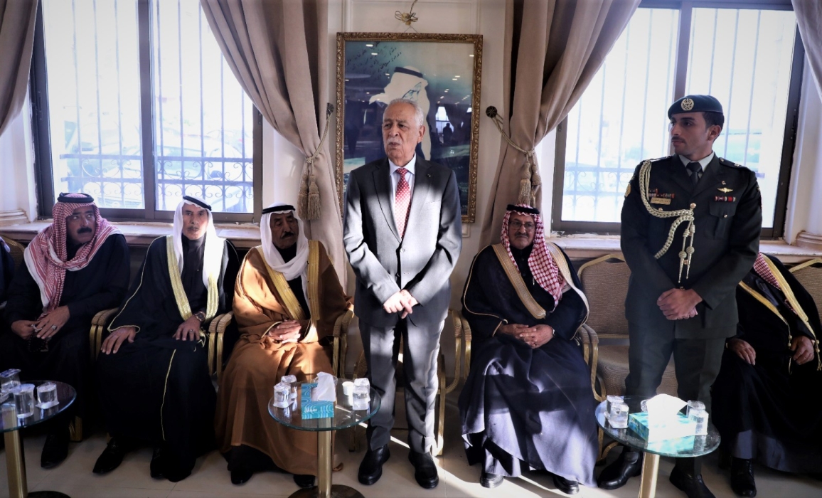 مندوبا عن الملك وولي العهد. العيسوي يعزي عشيرتي الفايز والزين