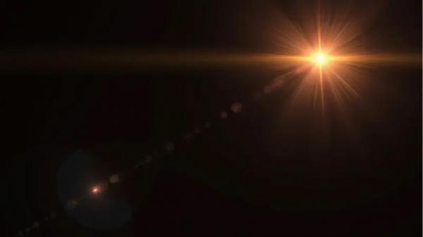 لغز في السماء .. جسم غامض يومض بنمط يشبه دقات القلب