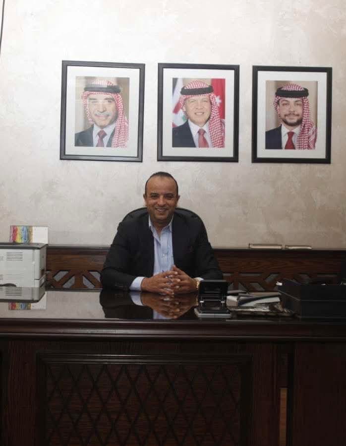 يتقدم السيد رامي ابراهيم النحوي بأحر التهاني والتبريكات إلى نسيبه العزيز  عطوفة ( علي عيسى الطيب ) ترفيعه وترقيته لدرجة