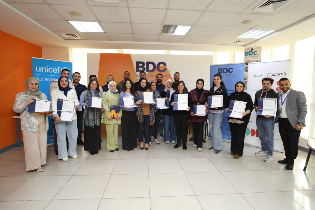 مركز تطوير الأعمال – BDC يقدم دعمًا لمجموعة من شباب وشابات عمان لتطوير مشاريعهم الريادية