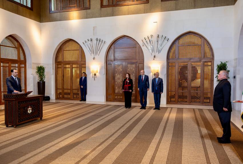 بالصور...السفيران سمارة والمومني يؤديان اليمين القانونية أمام الملك