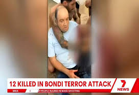 بطل مسلم ينقذ عشرات اليهود من الموت في هجوم سيدني ويحرج نتنياهو.. ما القصة؟