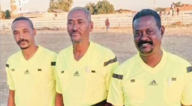 3 حكام أشقاء يصنعون حدثًا نادرًا في دوري الدرجة الأولى بكريمة في السودان
