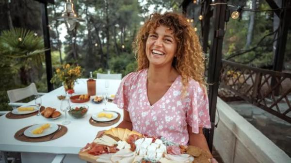 هل تحمي الجبنة الدماغ من الخرف؟ دراسة علمية ترد