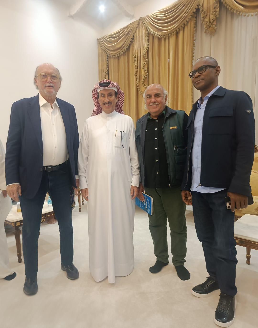 في مجلس الرميحي بقطر .. نهائي العرب بين القوى الخشنة والناعمة !